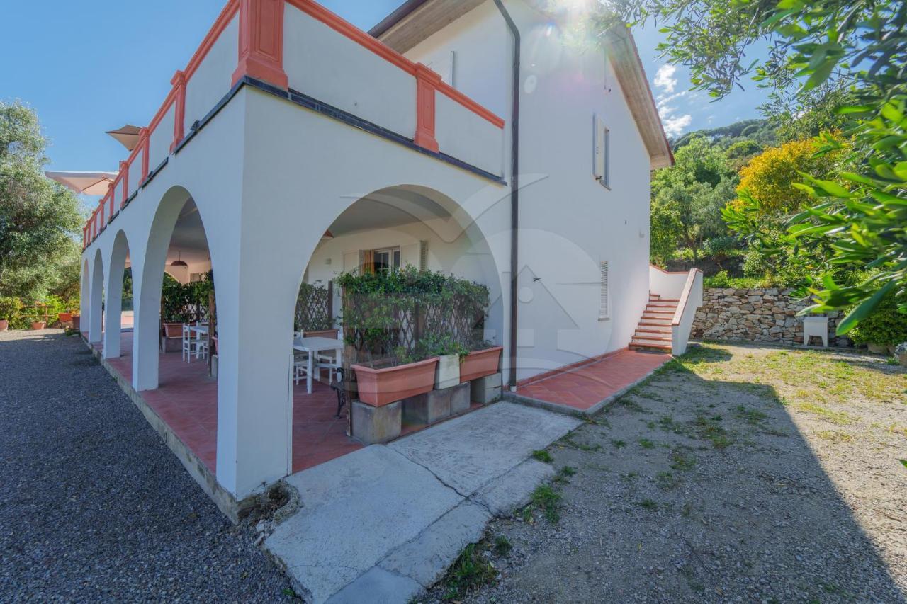 La Palazzina Nel Verde - Goelba Casa Alzi ภายนอก รูปภาพ
